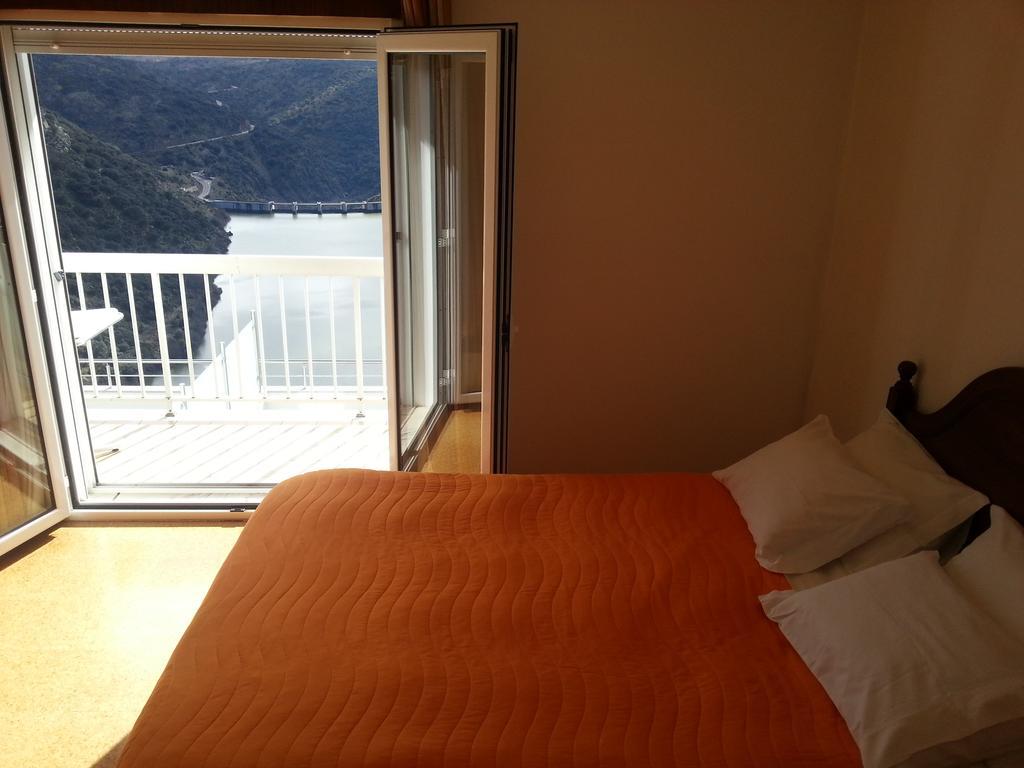Pensao Vista Bela Hotel Miranda do Douro Ruang foto