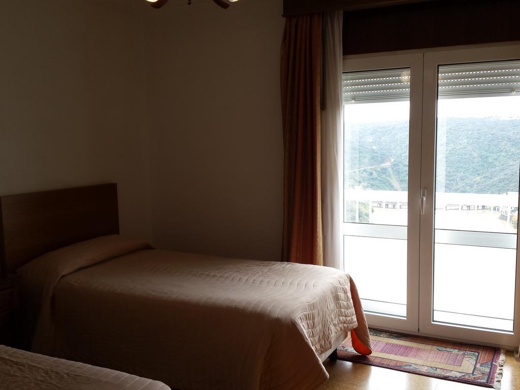 Pensao Vista Bela Hotel Miranda do Douro Bagian luar foto
